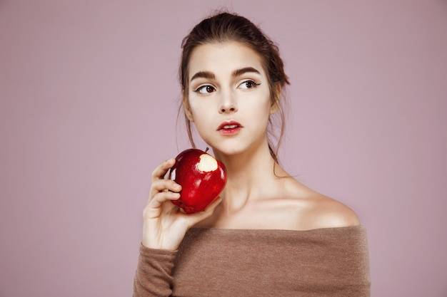 Perfumy damskie czerwone jabłko DKNY jako wybór na codzienne wyjścia